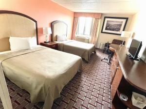 Postel nebo postele na pokoji v ubytování Fairbridge Hotel Cleveland East