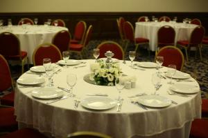 A restaurant or other place to eat at Anemon Grand Manisa Otel