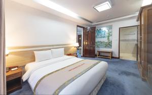 Rúm í herbergi á Vietsovpetro Hotel Dalat