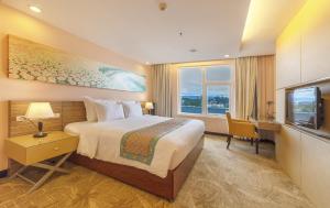 Rúm í herbergi á Vietsovpetro Hotel Dalat