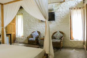 Postel nebo postele na pokoji v ubytování Chanteak Bali - Stone House 2