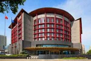 a large building with a red at Yue Yang Hotel in Yueyang