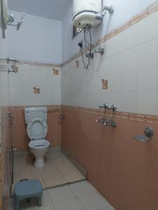 Hotel Vijay laxmi tesisinde bir banyo