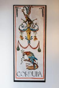 Una imagen enmarcada de un signo para un corazón en Corduba Suite, en Córdoba