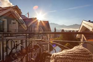 Pemandangan umum gunung atau pemandangan gunung yang diambil dari hotel