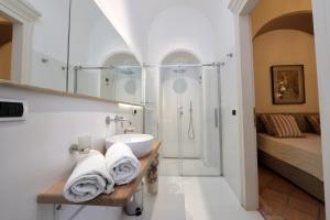 Koupelna v ubytování Casa Raiola Ercolano Luxury Rooms & Spa + 37 fotografií