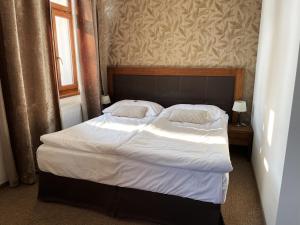 Letto o letti in una camera di Hotel U Kvapilů