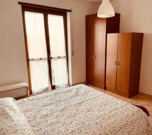 Кровать или кровати в номере Appartamento Giallo