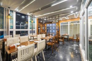 Restaurace v ubytování A25 Hotel - 23 Quán Thánh