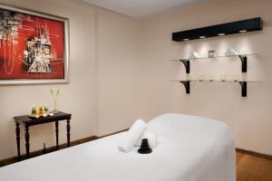 Postel nebo postele na pokoji v ubytování InterContinental Al Khobar by IHG