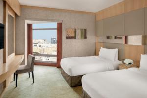 Llit o llits en una habitació de InterContinental Al Khobar, an IHG Hotel