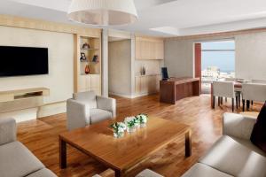 TV a/nebo společenská místnost v ubytování InterContinental Al Khobar by IHG