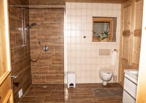 A bathroom at Ferienhaus Haus Gilfert