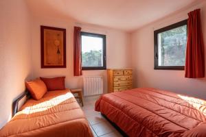 a bedroom with two beds and a window at Le Bleuet du Lac in Savines