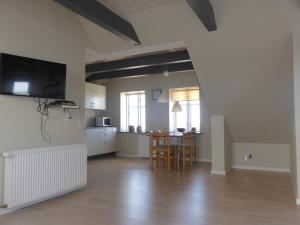 Kuchyň nebo kuchyňský kout v ubytování Harboøre Hotel + 18 fotografií