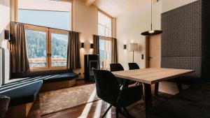 Posezení v ubytování Hofgut Apartment & Lifestyle Resort Wagrain