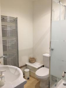 A bathroom at Gîte Maison des Poules