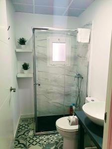 Ванна кімната в Recien renovado junto a Santa Justa y el centro