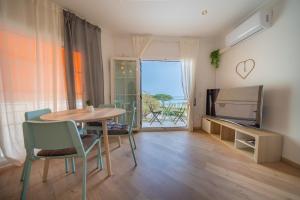 TV a/nebo společenská místnost v ubytování HomeHolidaysRentals Eiffel - Costa Barcelona
