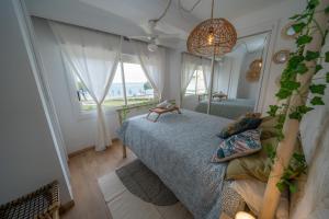Postel nebo postele na pokoji v ubytování HomeHolidaysRentals Eiffel - Costa Barcelona