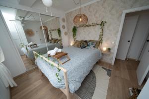 Postel nebo postele na pokoji v ubytování HomeHolidaysRentals Eiffel - Costa Barcelona