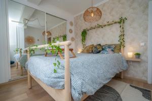 Postel nebo postele na pokoji v ubytování HomeHolidaysRentals Eiffel - Costa Barcelona