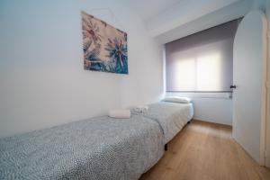 Postel nebo postele na pokoji v ubytování HomeHolidaysRentals Eiffel - Costa Barcelona