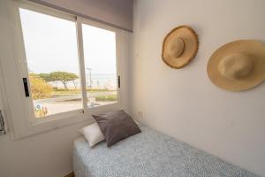 Postel nebo postele na pokoji v ubytování HomeHolidaysRentals Eiffel - Costa Barcelona