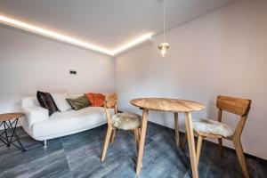 A seating area at Studio Alpendomizil Ahorn
