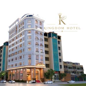 eine Ausstellung des Königreich Hotels in der Unterkunft Kingdom Hotel Cua Lo in Cửa Lô