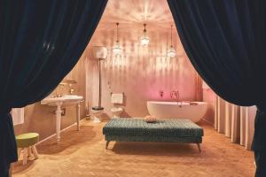 Säng eller sängar i ett rum på Le Stagioni Luxury Suite