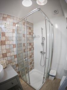 A bathroom at Bíborlak 7