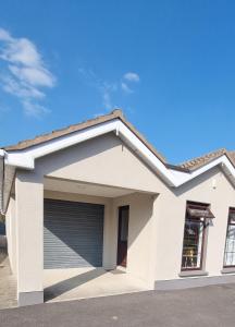 Gallery image of Spacious Curragh 2-bed apartment with own entrance in Brownstown Cross Roads