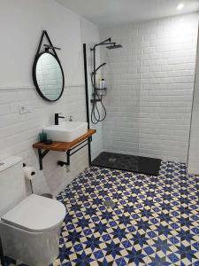 Kúpeľňa v ubytovaní Claveles Suite by Lets Malaga + 30 fotografií