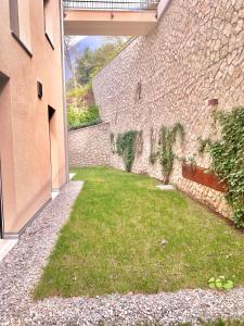 A garden outside Due Lune Home