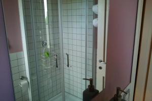 a bathroom with a shower with white tile at Agriturismo Campoletizia in Miglianico