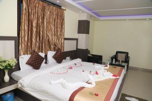 Hotel Vaishnavi Heights 객실 침대