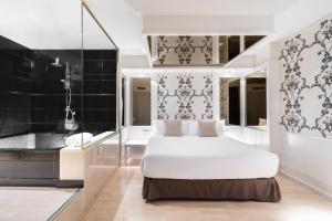 Posteľ alebo postele v izbe v ubytovaní Hotel Punt 14 + 34 fotografií