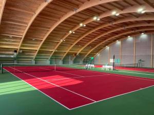 Tenis a/nebo squash v ubytování Buly Aréna nebo okolí