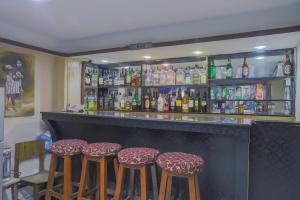Sohvabaar või baar majutusasutuses OYO 789 Hotel Shivam Plaza