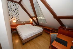 Posteľ alebo postele v izbe v ubytovaní Gizella Hotel and Restaurant