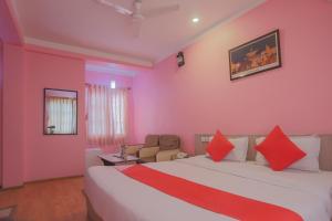 Voodi või voodid majutusasutuse OYO 789 Hotel Shivam Plaza toas