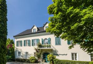 The building in which the country house is located