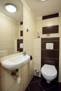 Kúpeľňa v ubytovaní APARTAMENT TAJEMNICZY OGRÓD ŚCISŁE CENTRUM ZAKOPANE