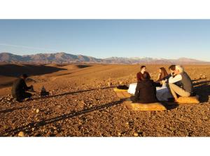 Clients de l'établissement kasbah Dar Bahnini
