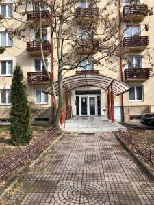 The building in which a hosteleket is located