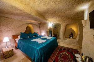 A bed or beds in a room at Tabal Cave Hotel