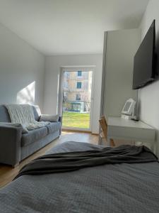 Кровать или кровати в номере Luxury - Apartment mit Balkon in Seenähe