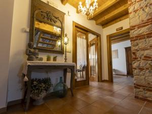 Kép Belvilla by OYO Casa Rural Poza de la Torca II szállásáról Tobera városában a galériában
