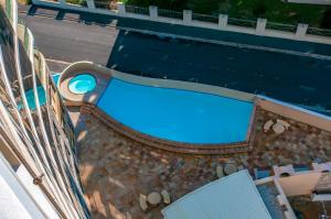 an overhead view of a swimming pool with blue water at Luxury Ocean View 1203 with Workspace, AC & Beachfront Location in Cape Town +34 photos